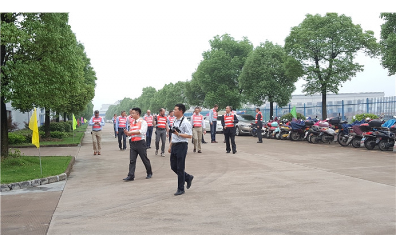 德國夏特集團董事成員及夏特全球總經(jīng)理參觀公司